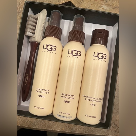 UGG - SHEEPSKIN CARE KIT - BOOT CLEANING & PROTECTION KIT !! NEW IN BOX ! - Picture 2 of 7